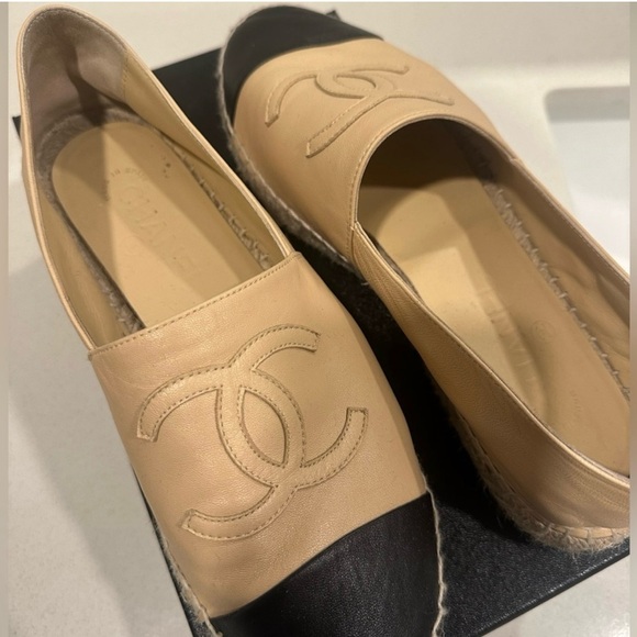 CHANEL Tan and Black Espadrilles - Picture 1 of 3